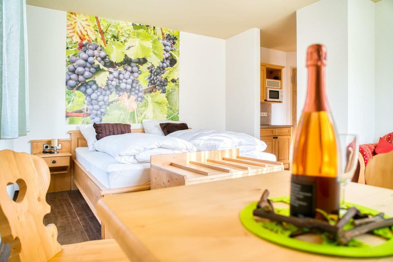Gaestehaus Weingut Politschek Bad Friedrichshall Exteriör bild